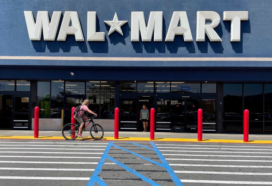 Buy or Sell WMT shares? Walmart: Caution Warranted As Waltons Cash Out