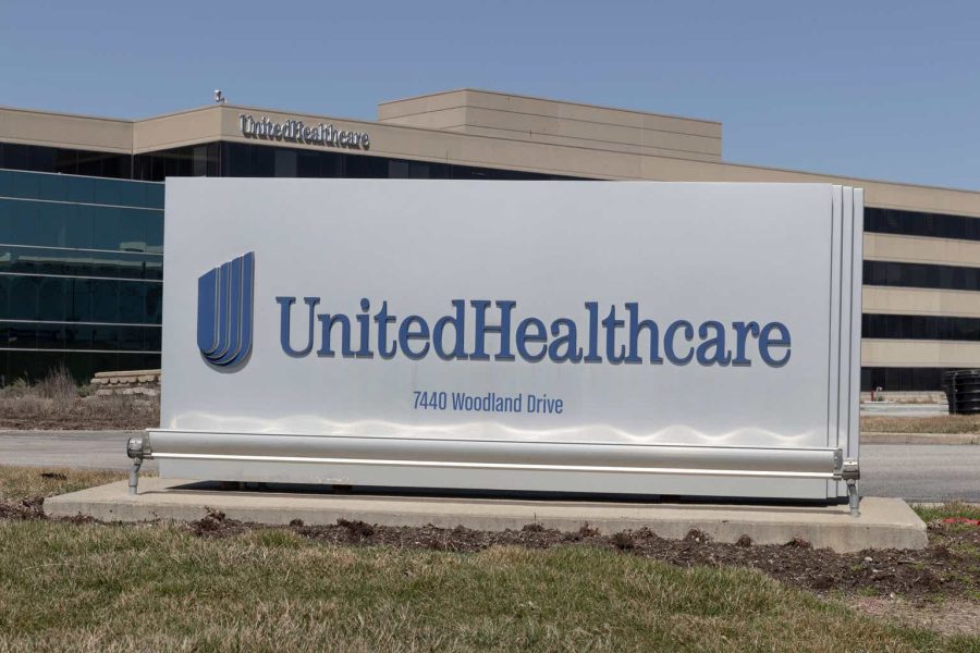 Buy or Sell UNH shares? UnitedHealth Group: May Seem Overvalued But Significant Upside Still Ahead