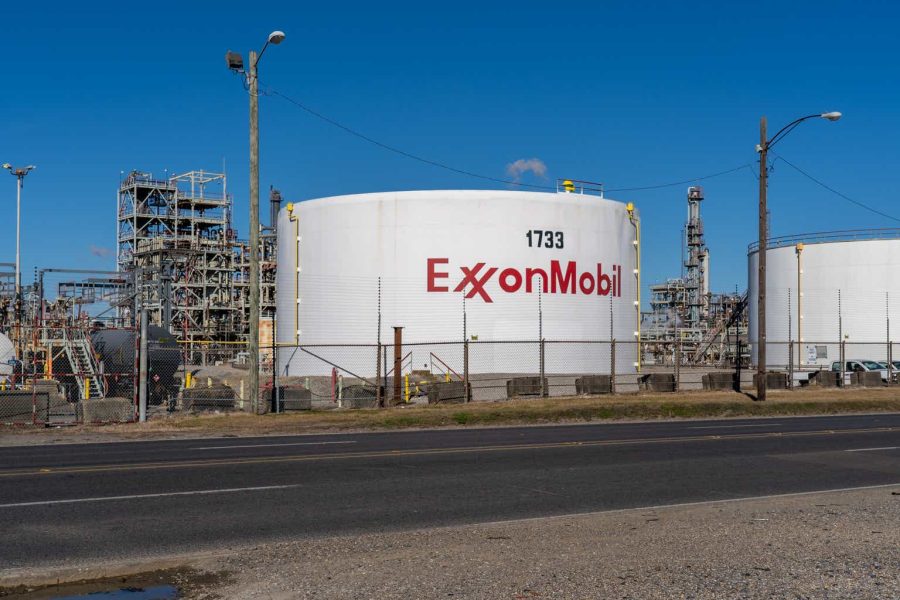 Exxon Mobil Stock Buy or Sell? XOM Stocks Analytic Forecasts Forecast